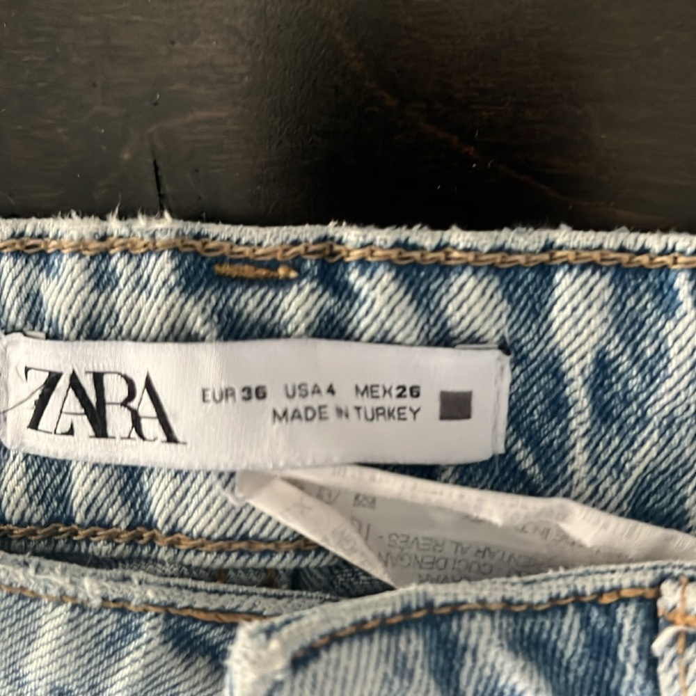 Zara High Rise Light Blue Jeans - Picture 3 of 10